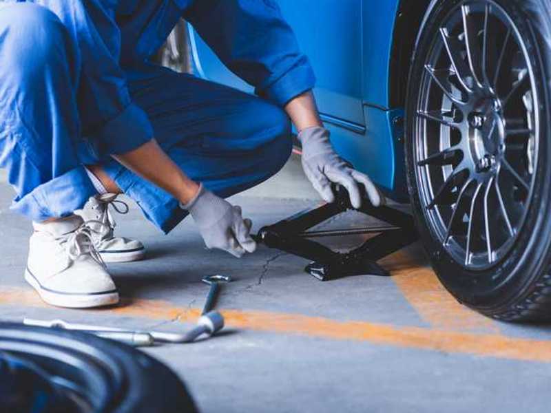 Dvigalka za avto za menjavo pnevmatik